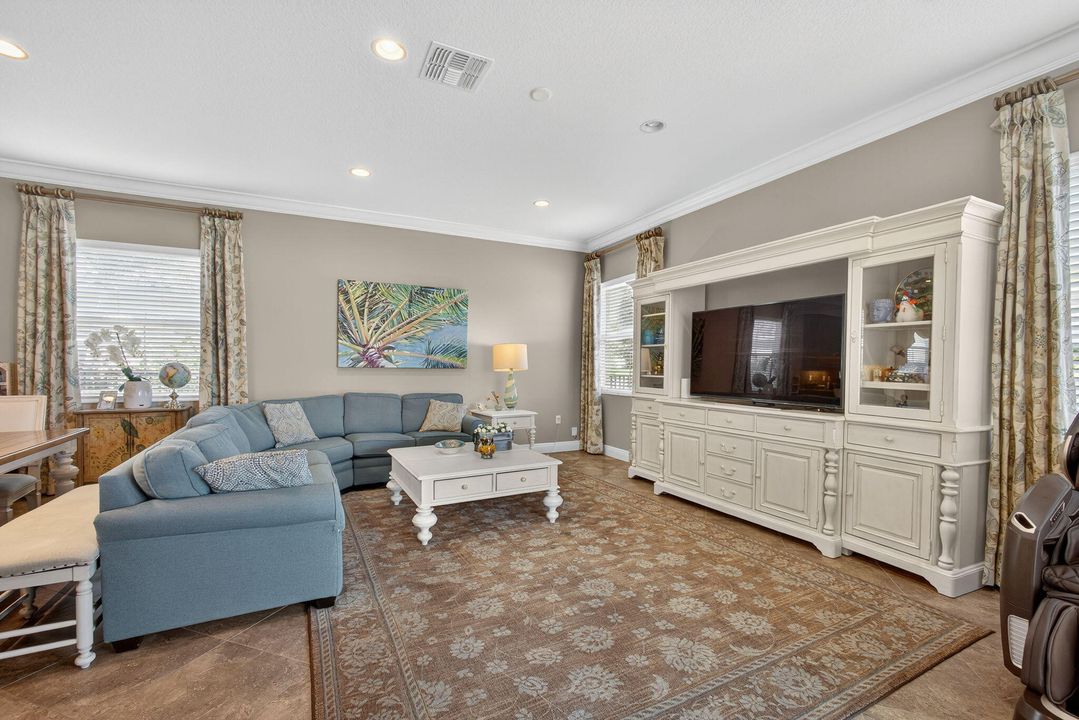 For Sale: $1,125,000 (5 beds, 4 baths, 4039 Square Feet)