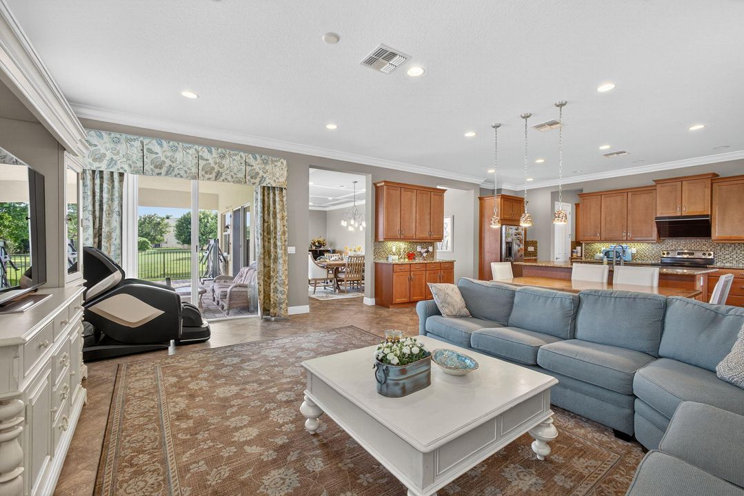 For Sale: $1,125,000 (5 beds, 4 baths, 4039 Square Feet)