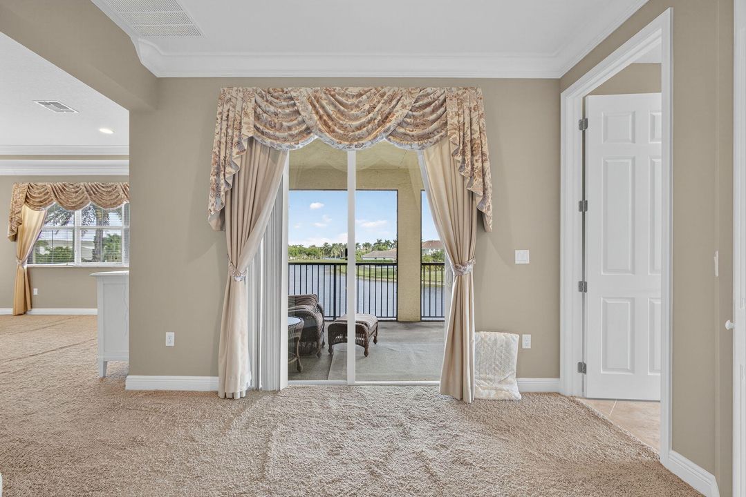 For Sale: $1,125,000 (5 beds, 4 baths, 4039 Square Feet)