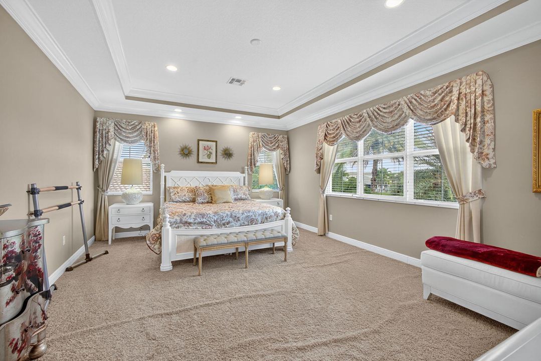 For Sale: $1,125,000 (5 beds, 4 baths, 4039 Square Feet)