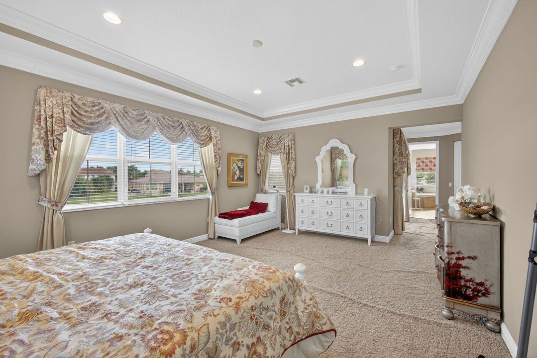 For Sale: $1,125,000 (5 beds, 4 baths, 4039 Square Feet)