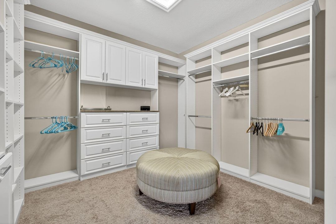 For Sale: $1,125,000 (5 beds, 4 baths, 4039 Square Feet)