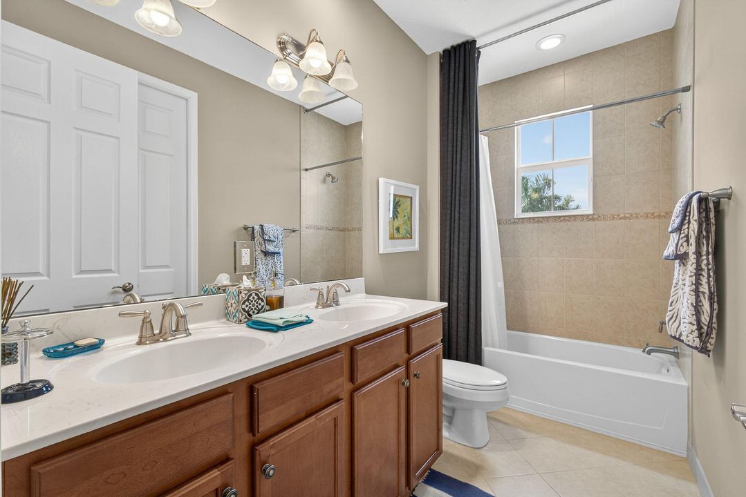 For Sale: $1,125,000 (5 beds, 4 baths, 4039 Square Feet)