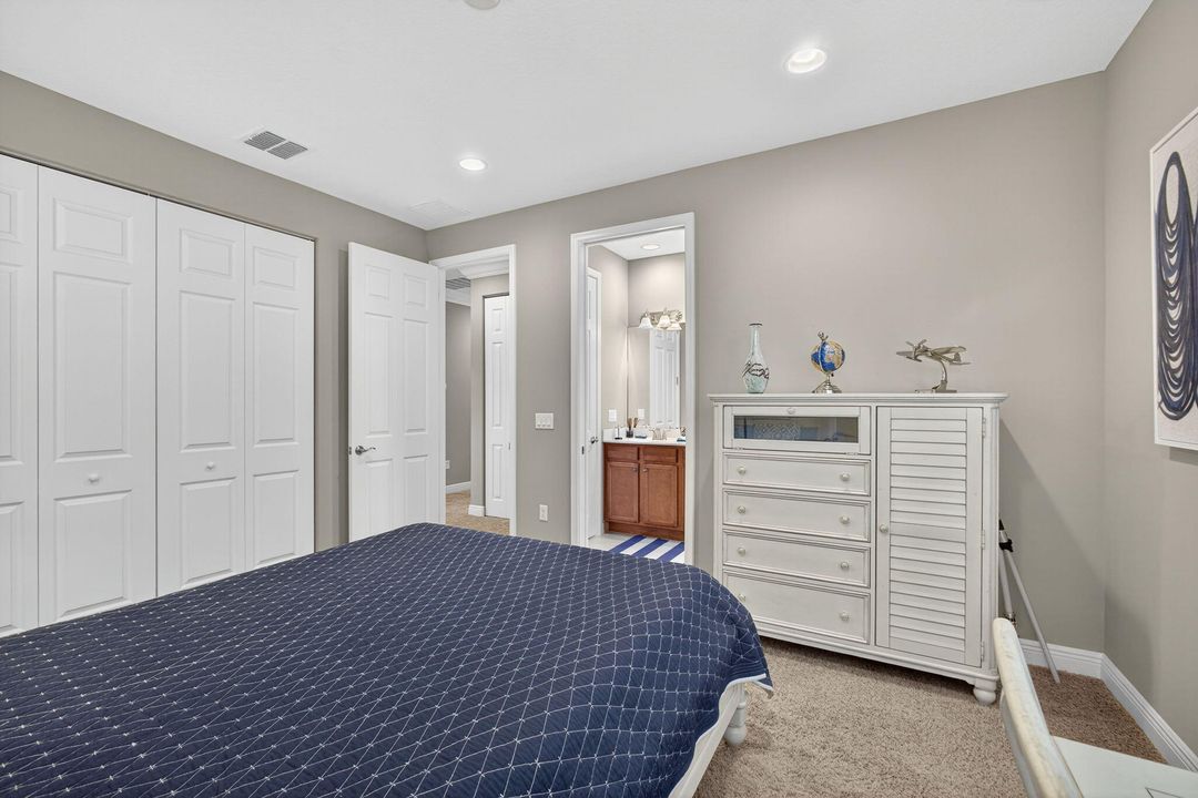 For Sale: $1,125,000 (5 beds, 4 baths, 4039 Square Feet)