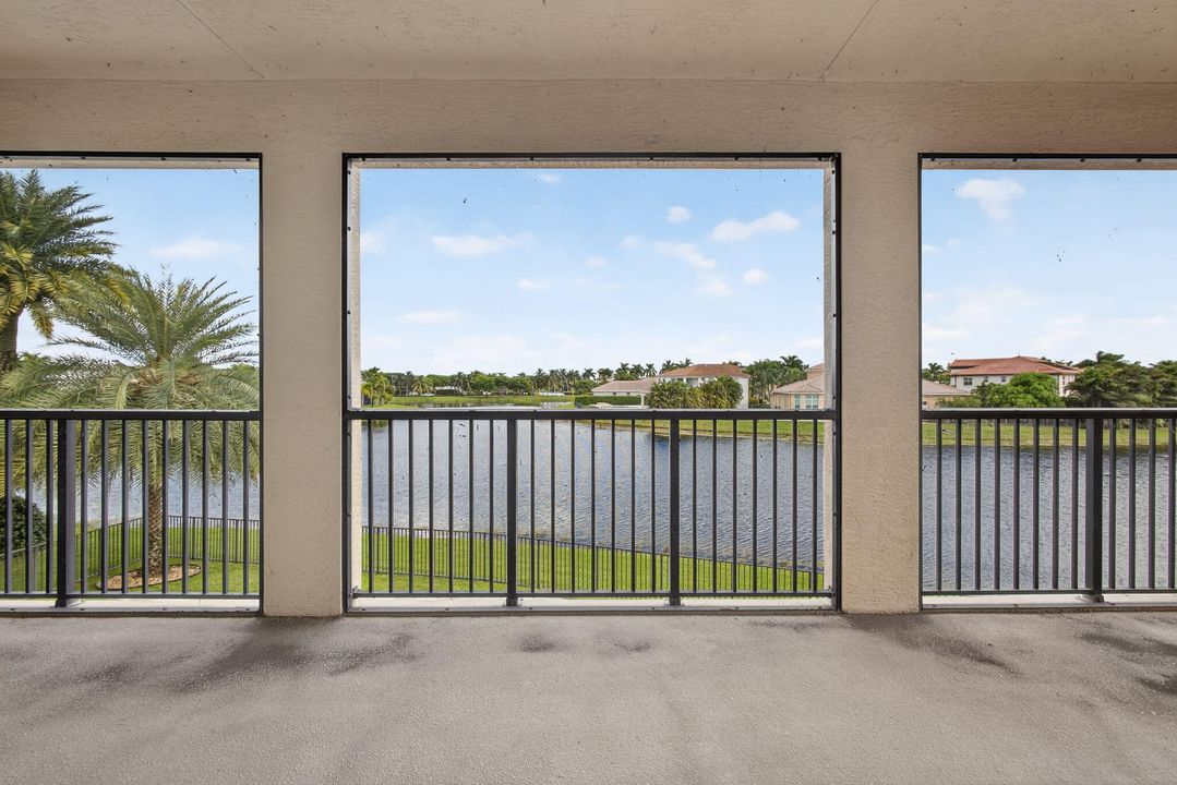 For Sale: $1,125,000 (5 beds, 4 baths, 4039 Square Feet)