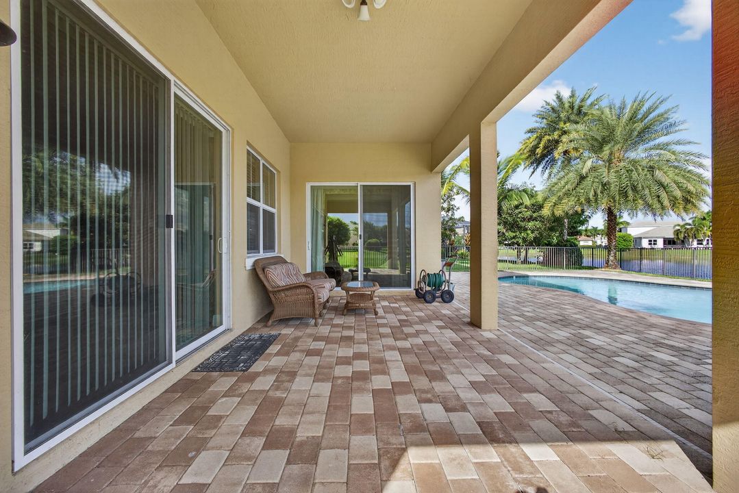 For Sale: $1,125,000 (5 beds, 4 baths, 4039 Square Feet)