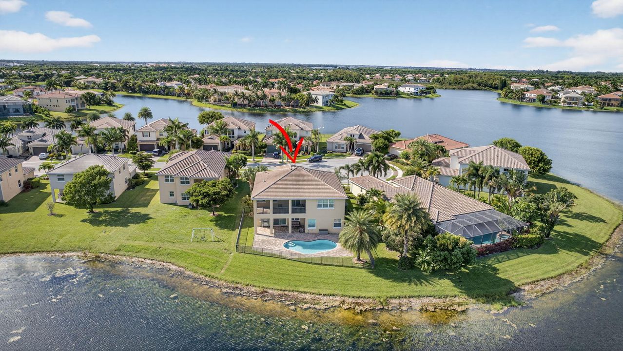 For Sale: $1,125,000 (5 beds, 4 baths, 4039 Square Feet)