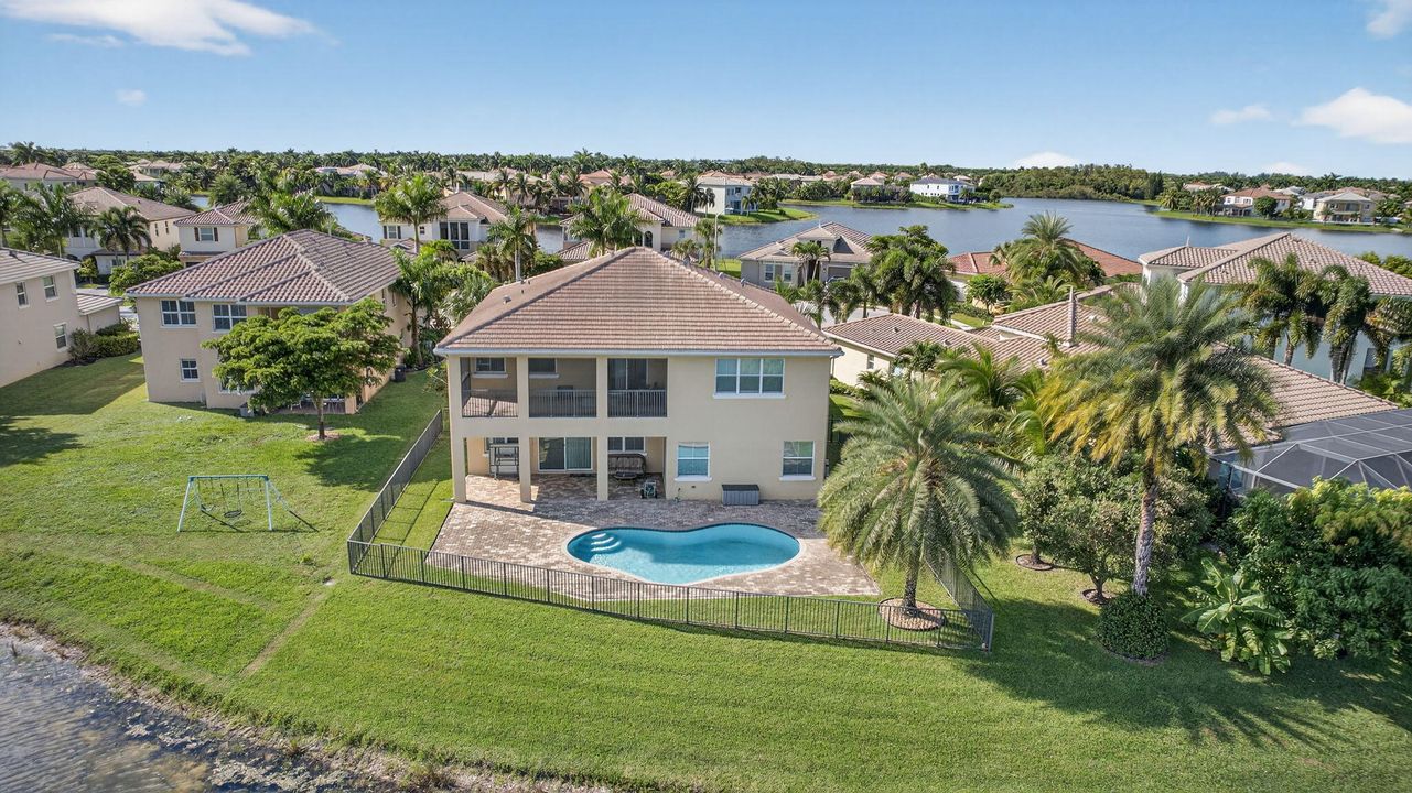 For Sale: $1,125,000 (5 beds, 4 baths, 4039 Square Feet)