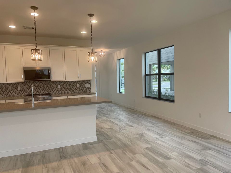 For Sale: $635,800 (3 beds, 2 baths, 2450 Square Feet)