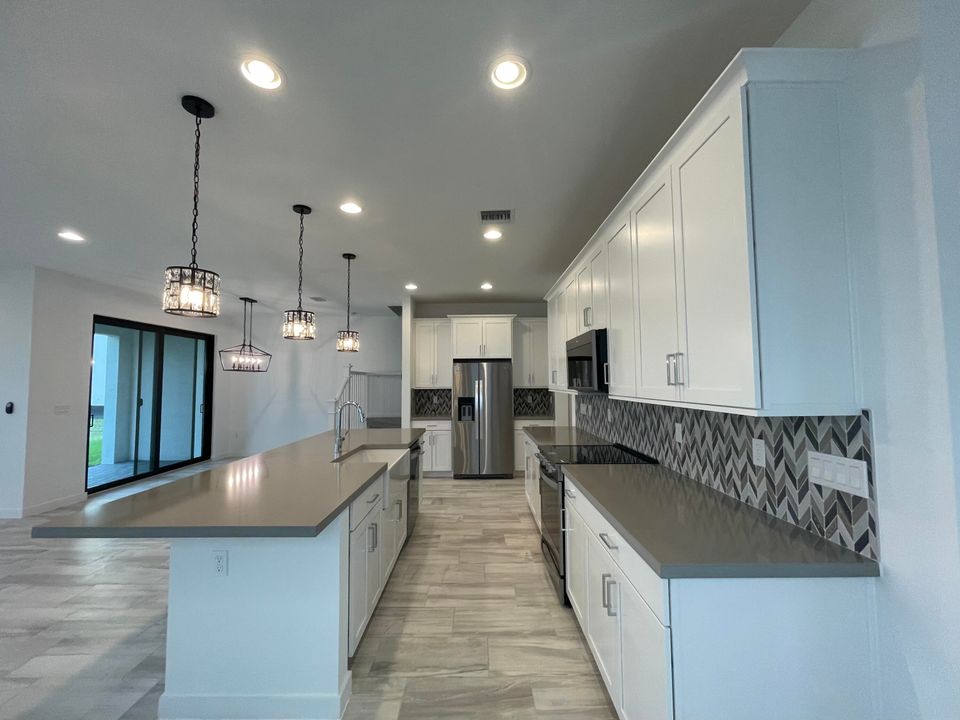 For Sale: $635,800 (3 beds, 2 baths, 2450 Square Feet)