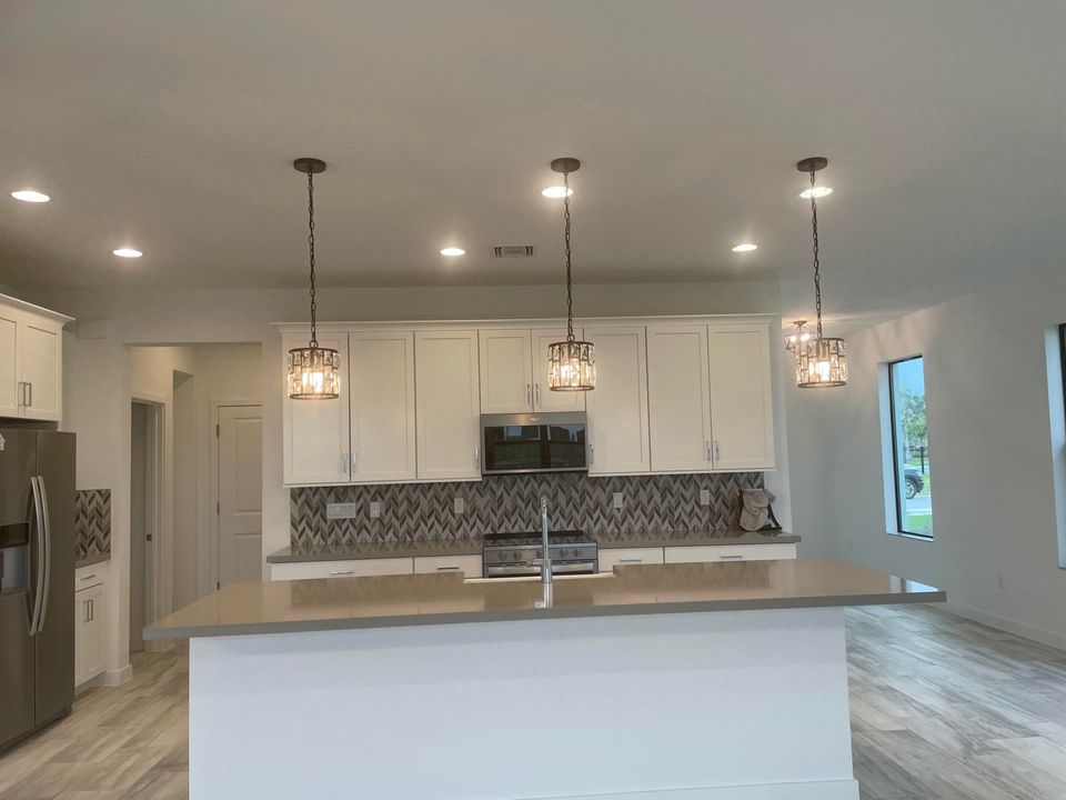 For Sale: $635,800 (3 beds, 2 baths, 2450 Square Feet)