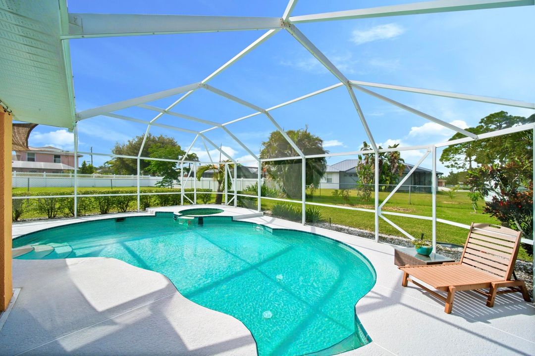 Activo con contrato: $550,000 (4 camas, 3 baños, 2493 Pies cuadrados)