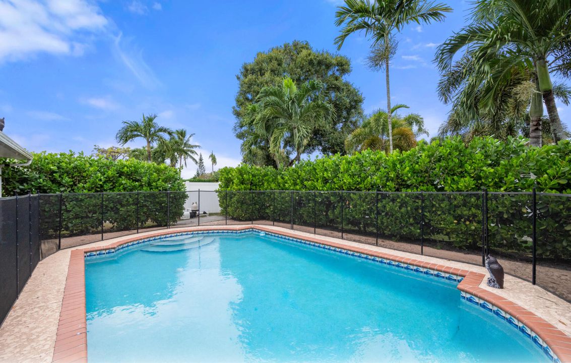 合同活跃: $519,900 (4 贝兹, 2 浴室, 1428 平方英尺)