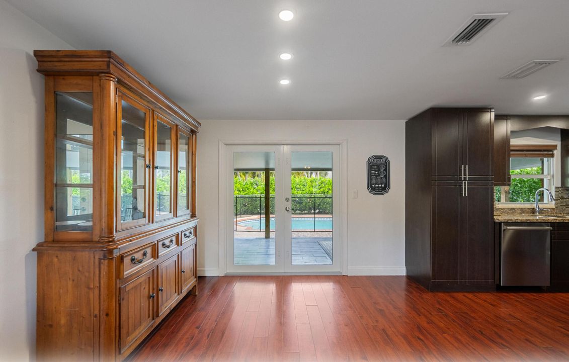 合同活跃: $519,900 (4 贝兹, 2 浴室, 1428 平方英尺)