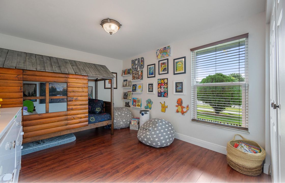 合同活跃: $519,900 (4 贝兹, 2 浴室, 1428 平方英尺)