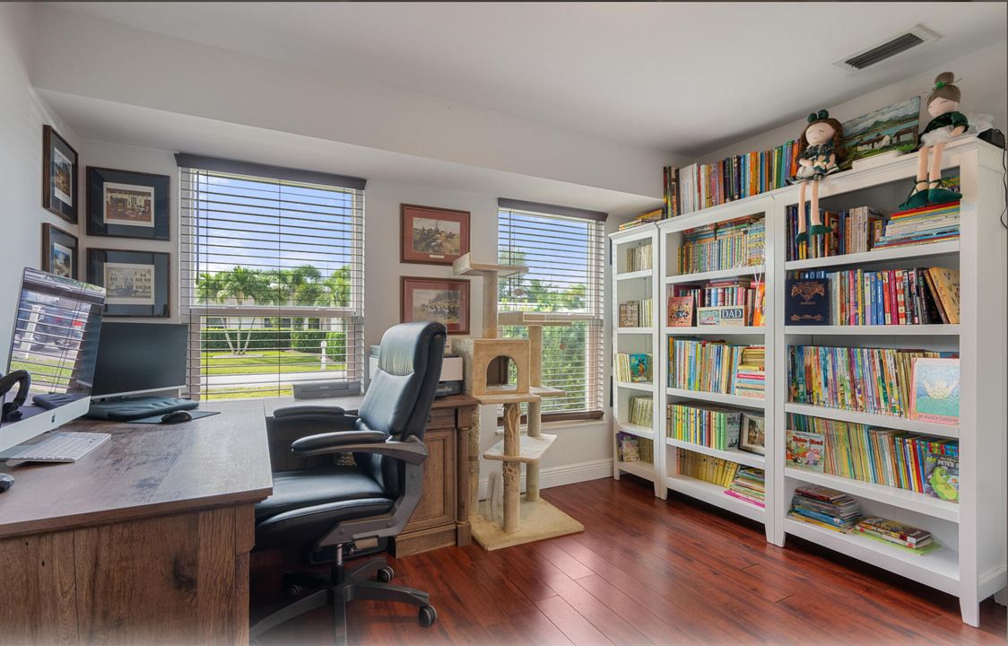 合同活跃: $519,900 (4 贝兹, 2 浴室, 1428 平方英尺)