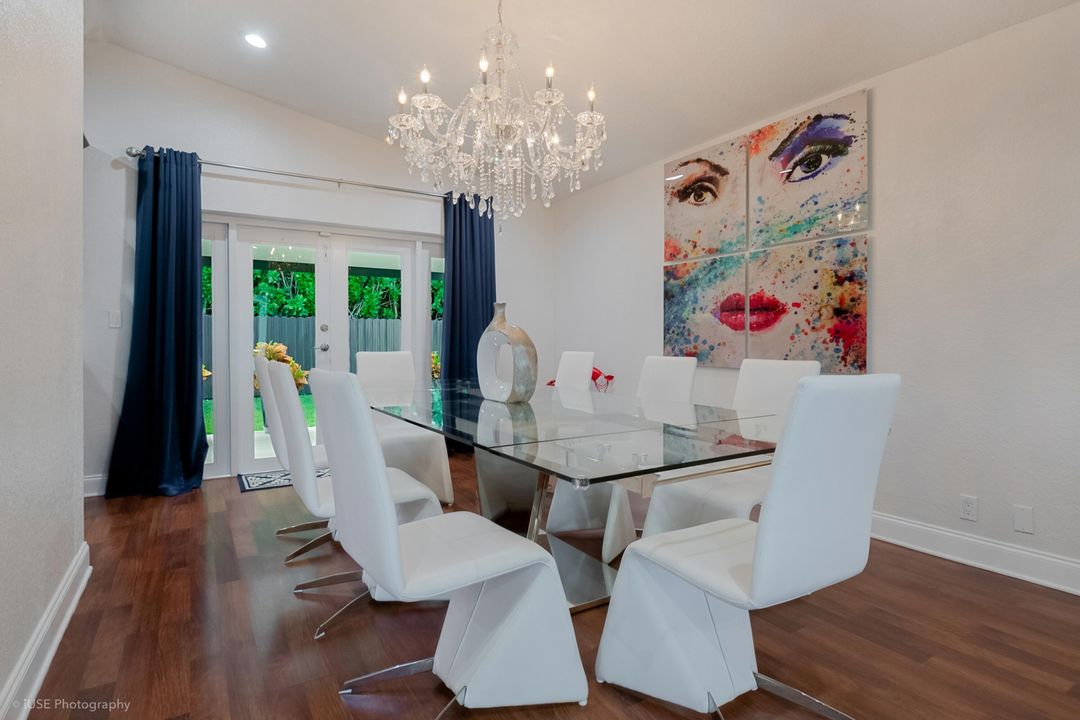 合同活跃: $699,999 (3 贝兹, 2 浴室, 1503 平方英尺)