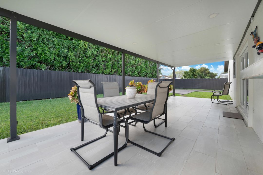 合同活跃: $699,999 (3 贝兹, 2 浴室, 1503 平方英尺)