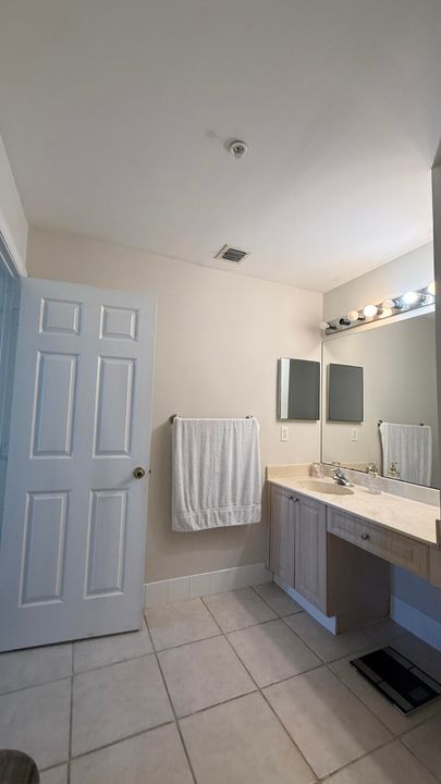 For Rent: $2,350 (3 beds, 2 baths, 1200 Square Feet)