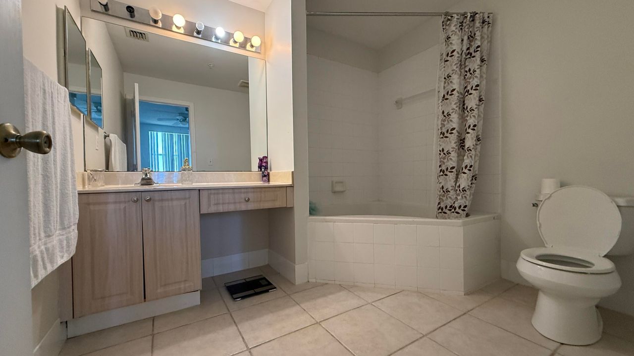 For Rent: $2,350 (3 beds, 2 baths, 1200 Square Feet)