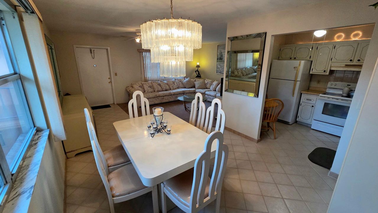 На продажу: $74,900 (1 спален, 1 ванн, 720 Квадратных фут)