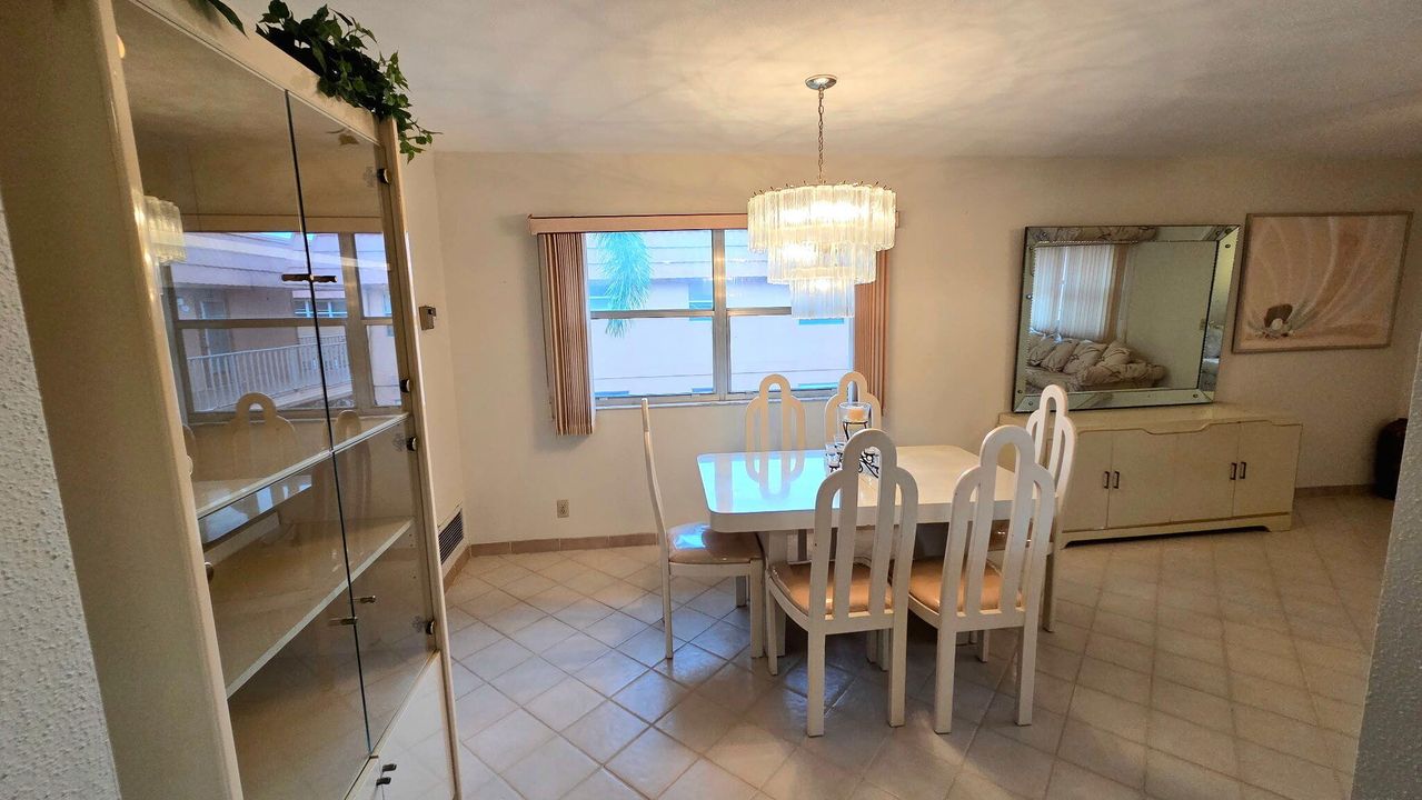 На продажу: $74,900 (1 спален, 1 ванн, 720 Квадратных фут)