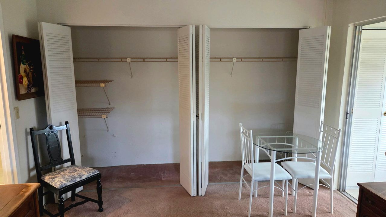 На продажу: $74,900 (1 спален, 1 ванн, 720 Квадратных фут)