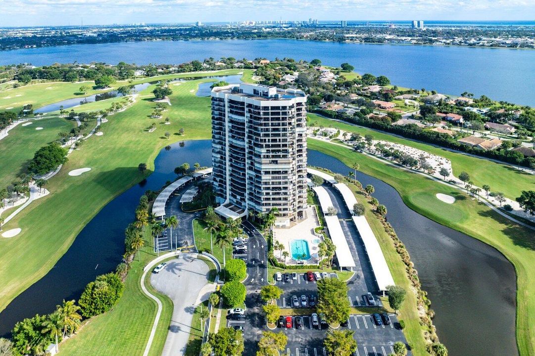 En Venta: $990,000 (3 camas, 2 baños, 2250 Pies cuadrados)