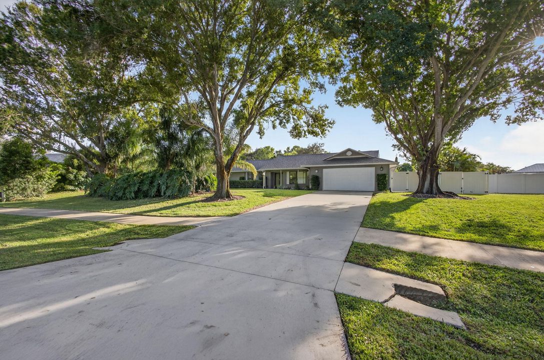 待售: $829,000 (4 贝兹, 2 浴室, 2052 平方英尺)