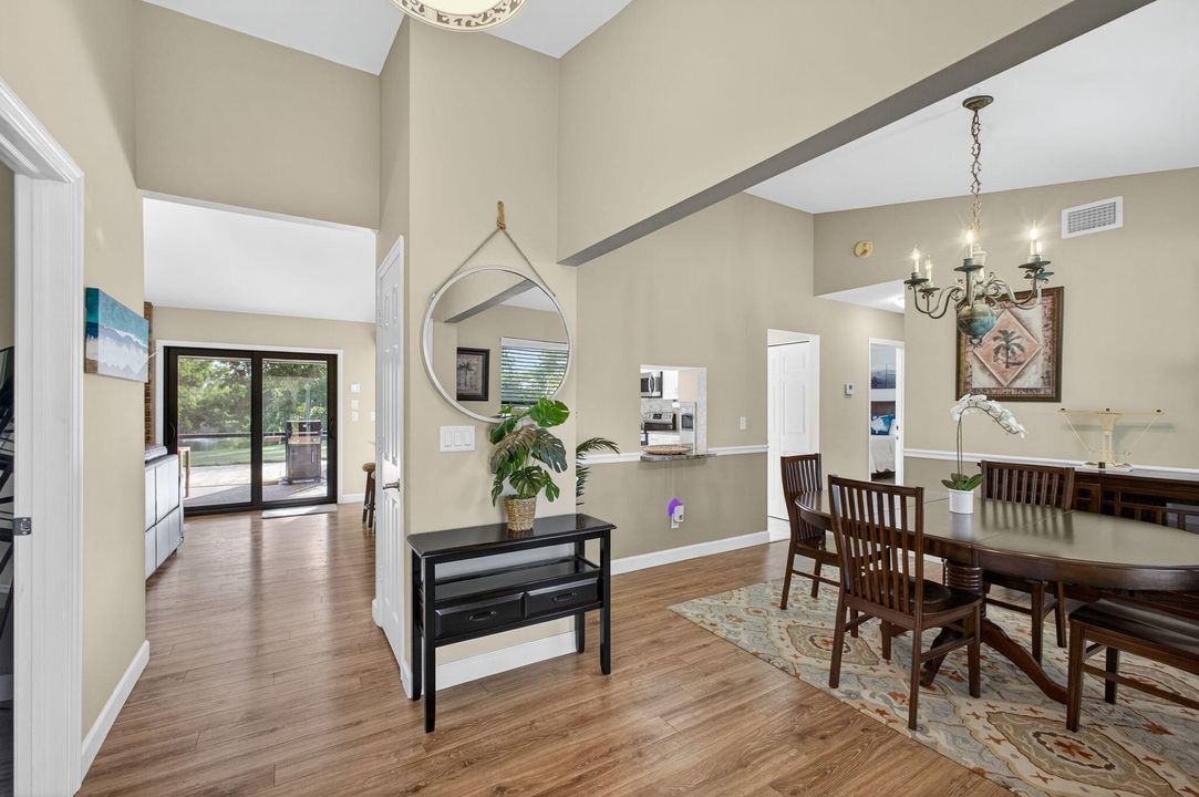 待售: $829,000 (4 贝兹, 2 浴室, 2052 平方英尺)