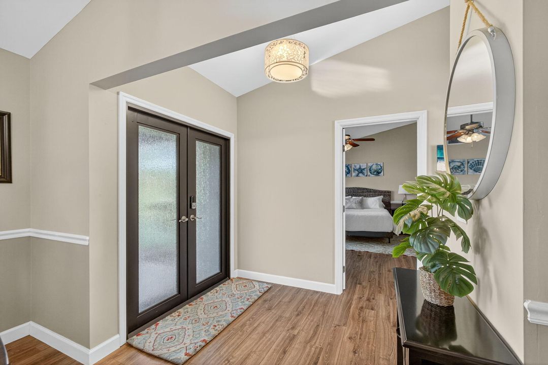 待售: $829,000 (4 贝兹, 2 浴室, 2052 平方英尺)