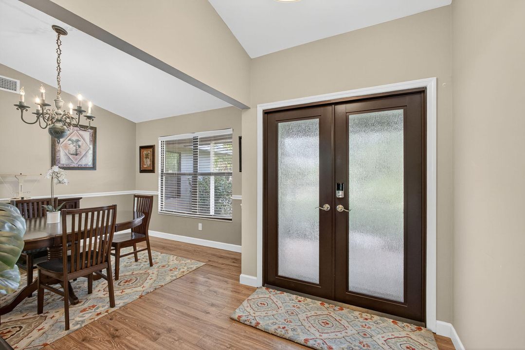 待售: $829,000 (4 贝兹, 2 浴室, 2052 平方英尺)