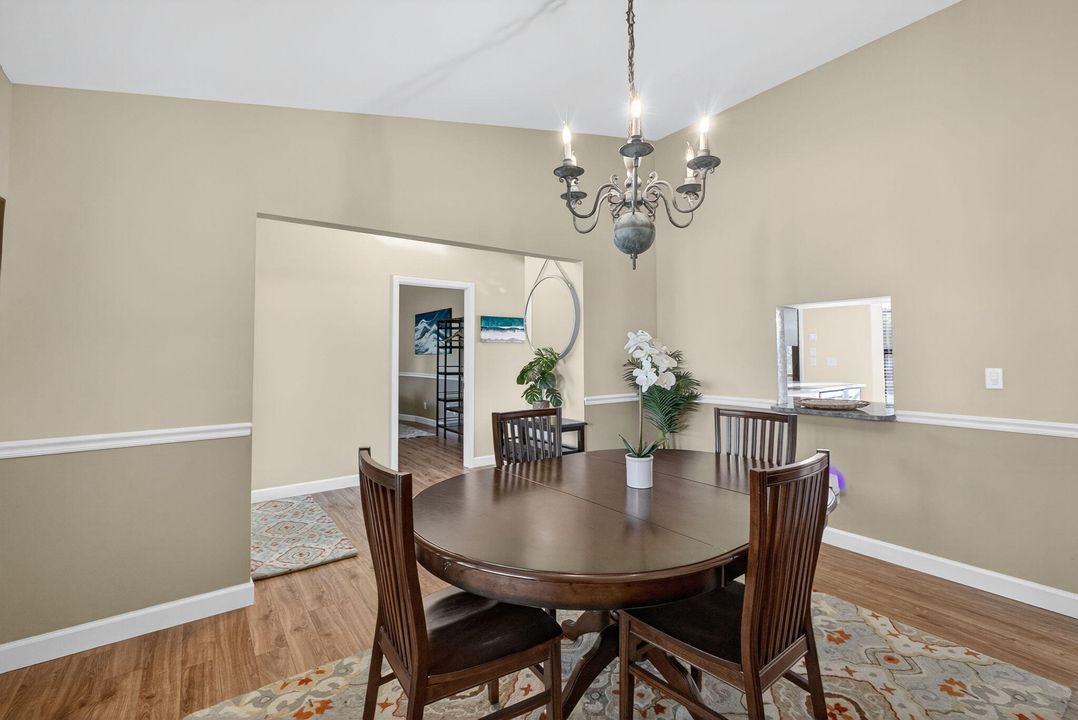 待售: $829,000 (4 贝兹, 2 浴室, 2052 平方英尺)