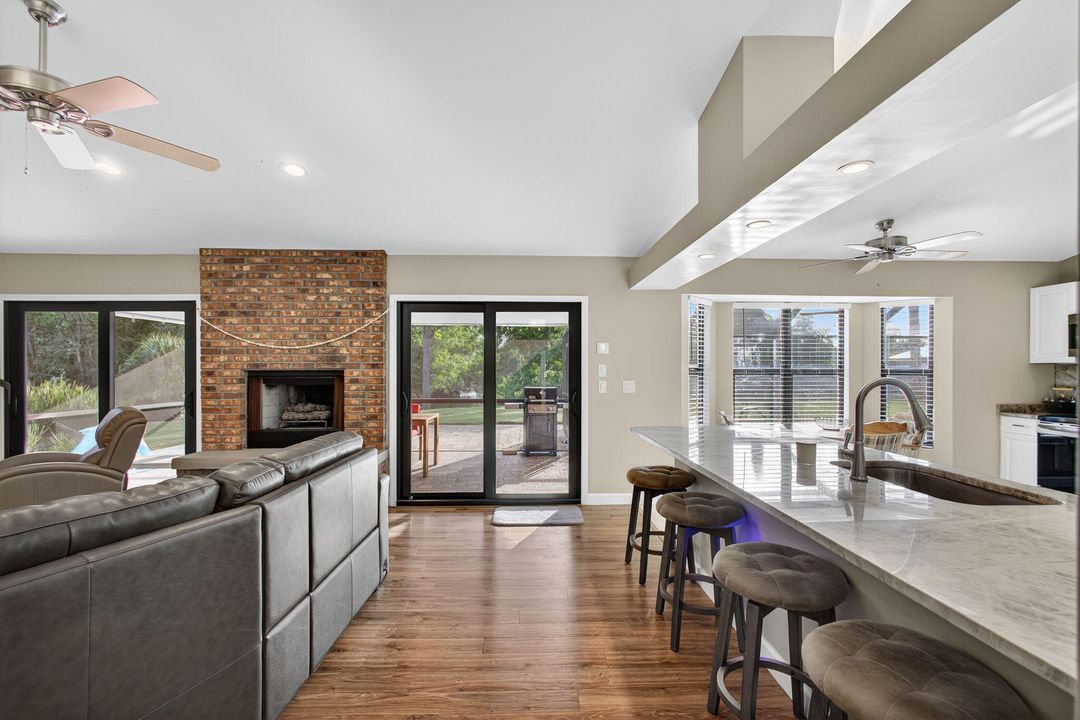 待售: $829,000 (4 贝兹, 2 浴室, 2052 平方英尺)