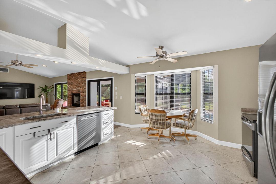 待售: $829,000 (4 贝兹, 2 浴室, 2052 平方英尺)