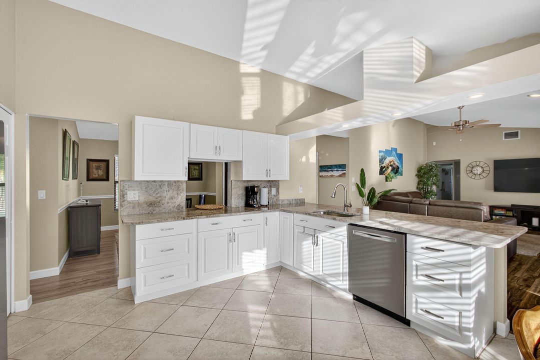 待售: $829,000 (4 贝兹, 2 浴室, 2052 平方英尺)