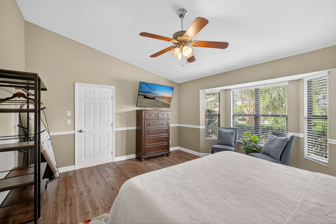 待售: $829,000 (4 贝兹, 2 浴室, 2052 平方英尺)