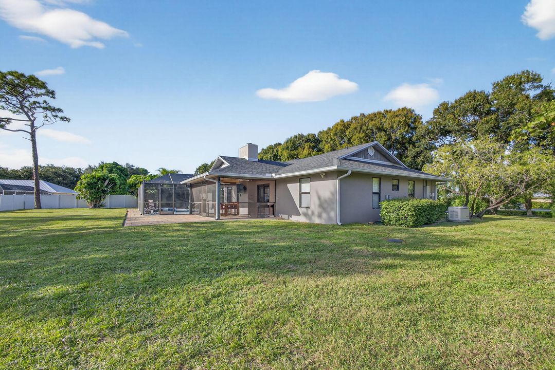 待售: $829,000 (4 贝兹, 2 浴室, 2052 平方英尺)