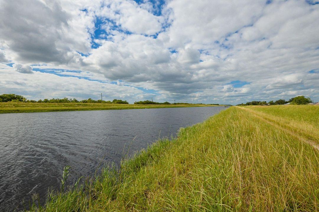 For Rent: $1,700 (1 beds, 1 baths, 3222 Square Feet)