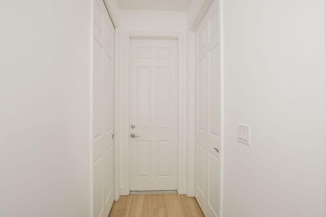 For Rent: $1,700 (1 beds, 1 baths, 3222 Square Feet)