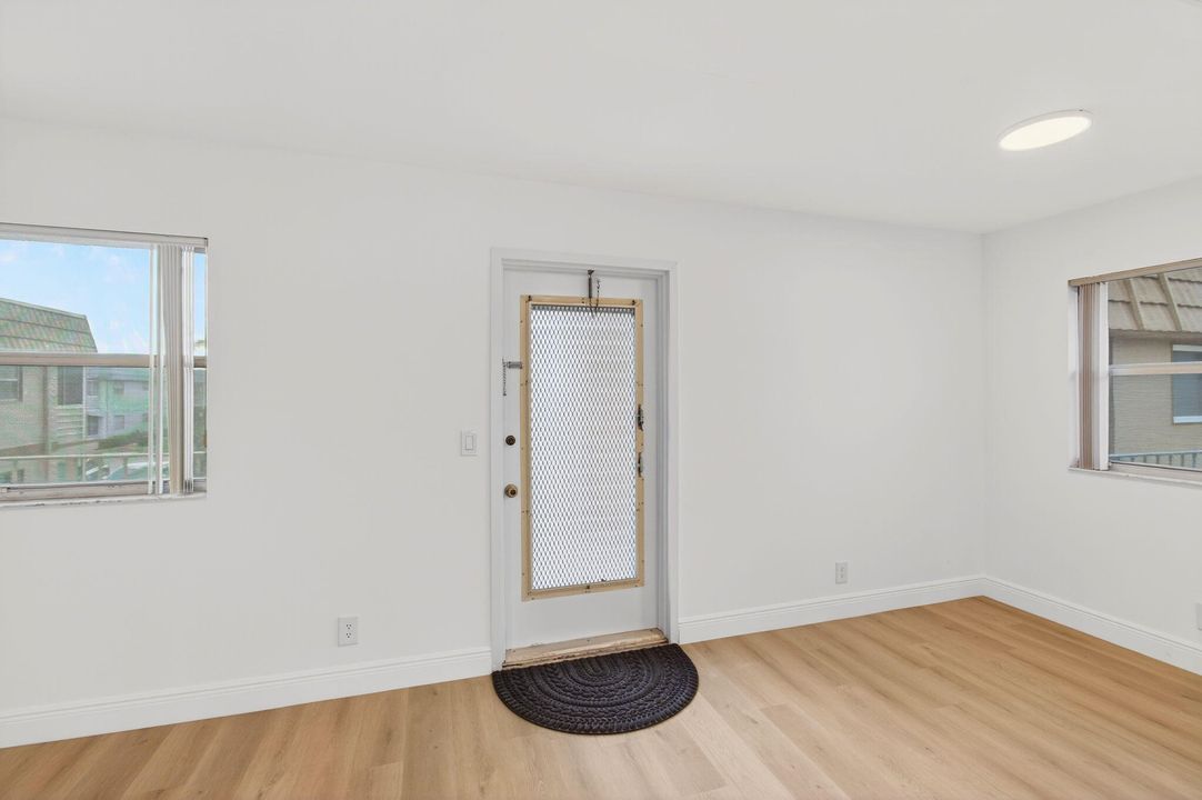 Active With Contract: $115,000 (2 beds, 2 baths, 880 Square Feet)