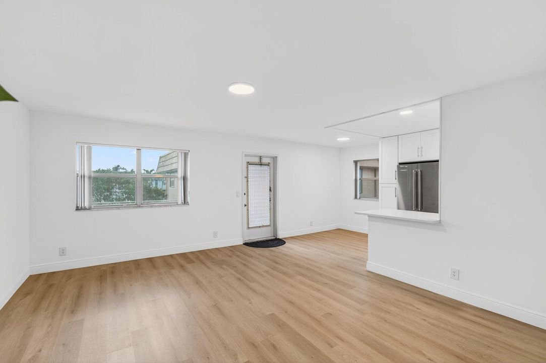 Active With Contract: $115,000 (2 beds, 2 baths, 880 Square Feet)