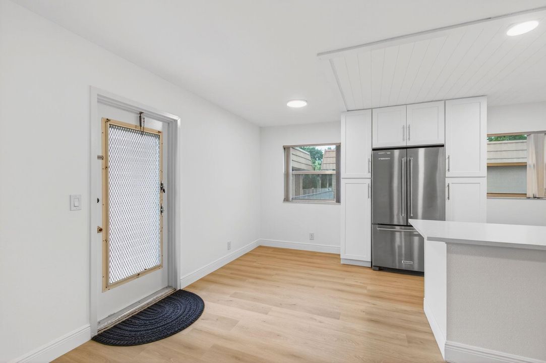 Active With Contract: $115,000 (2 beds, 2 baths, 880 Square Feet)