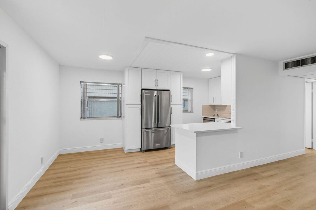 Active With Contract: $115,000 (2 beds, 2 baths, 880 Square Feet)