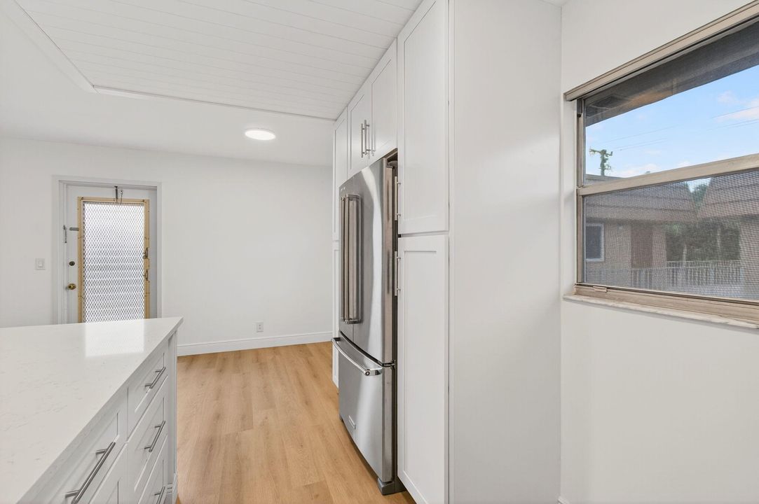 Active With Contract: $115,000 (2 beds, 2 baths, 880 Square Feet)