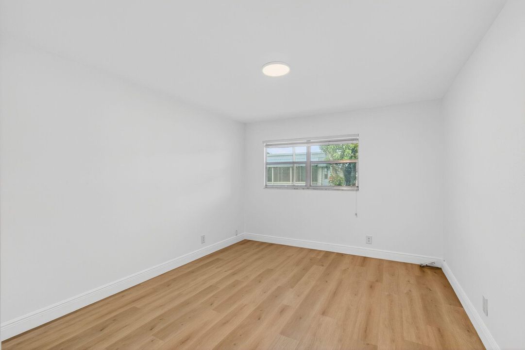 Active With Contract: $115,000 (2 beds, 2 baths, 880 Square Feet)