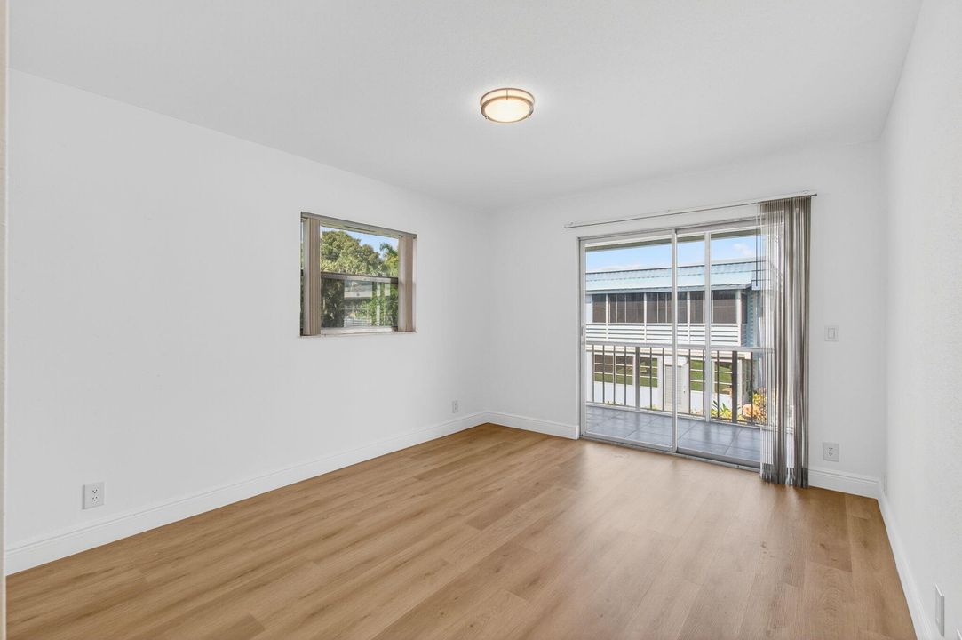 Active With Contract: $115,000 (2 beds, 2 baths, 880 Square Feet)