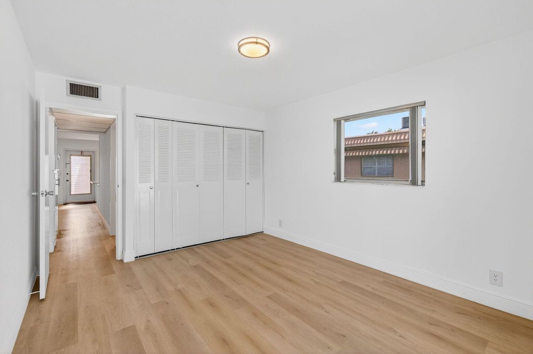 Active With Contract: $115,000 (2 beds, 2 baths, 880 Square Feet)