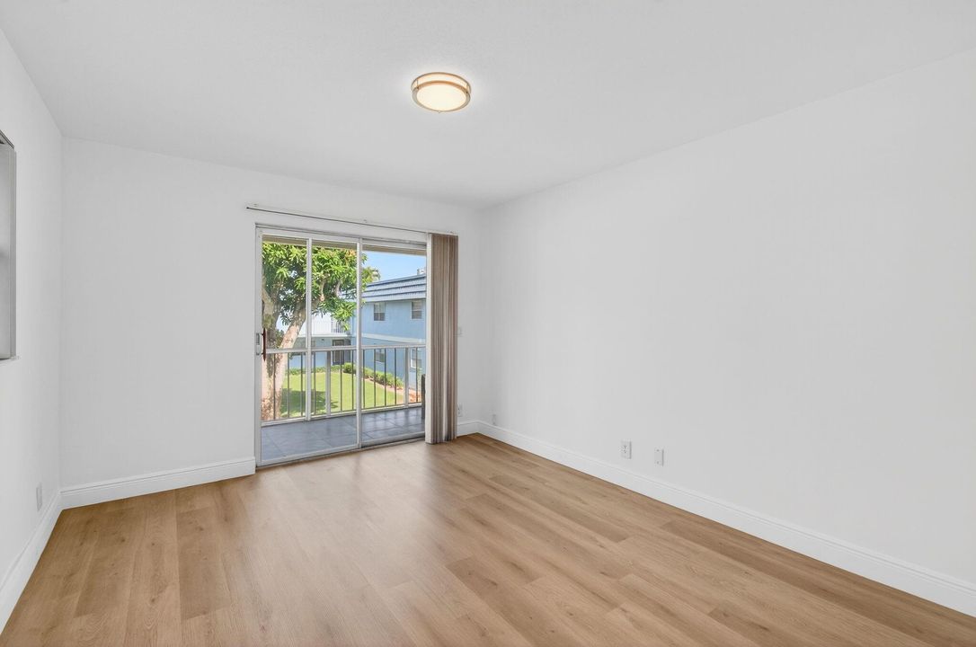 Active With Contract: $115,000 (2 beds, 2 baths, 880 Square Feet)