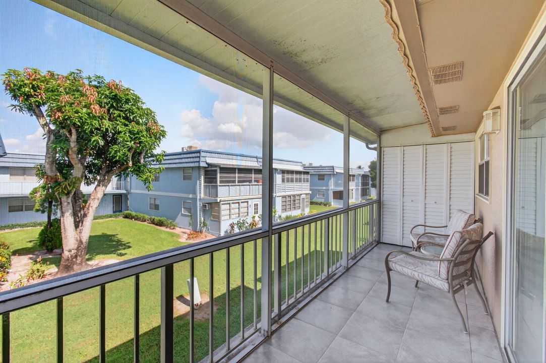 Active With Contract: $115,000 (2 beds, 2 baths, 880 Square Feet)